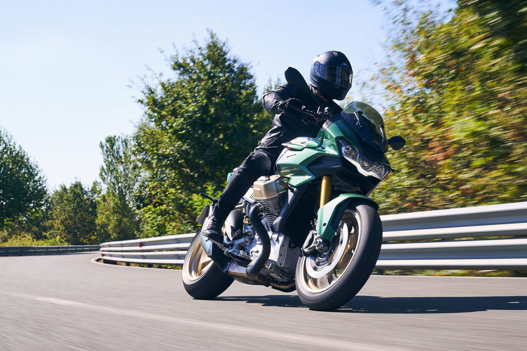 2022 Moto Guzzi V100 Mandello review